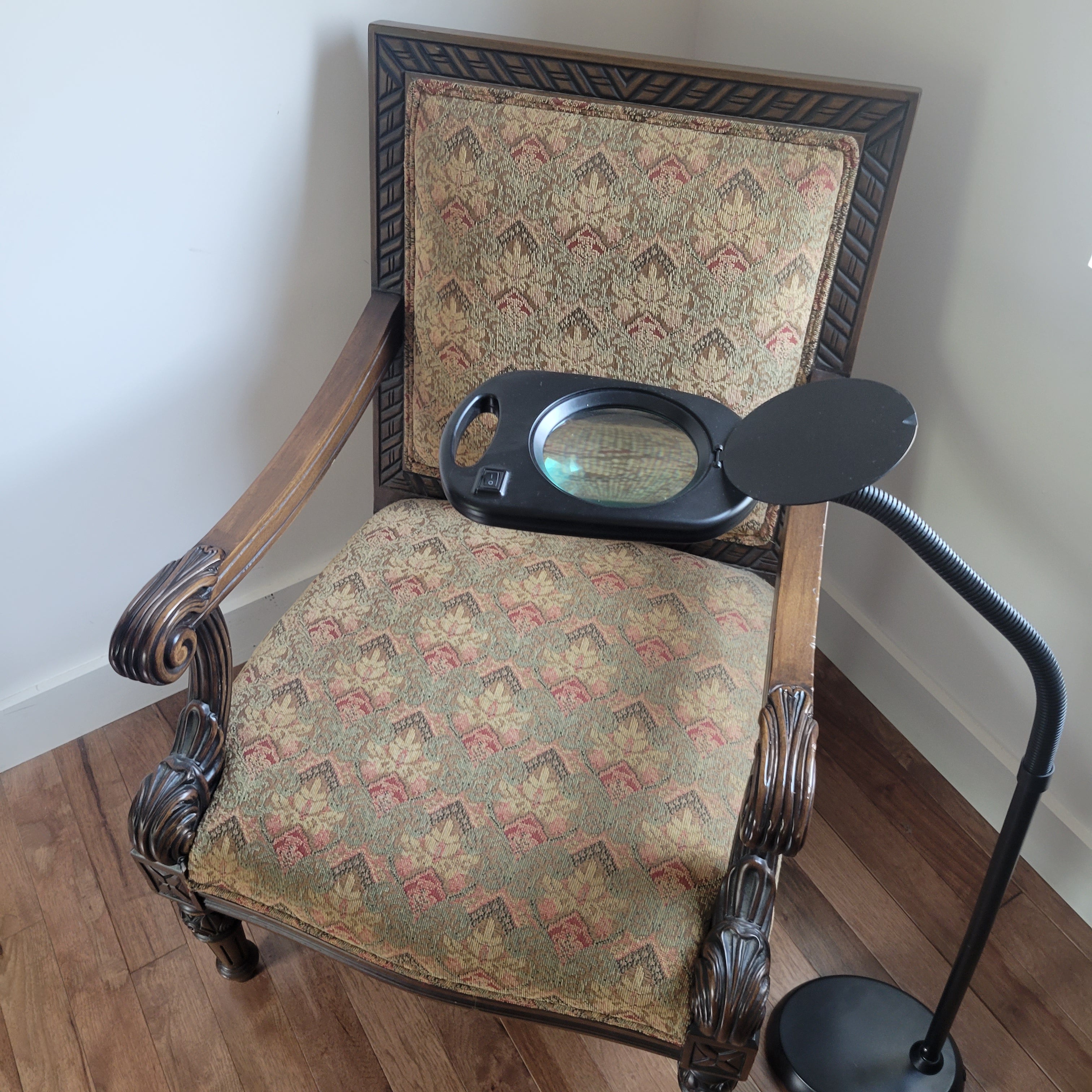 New Loopity Loupes 4X Magnifying Floor Lamp – Loopity Loupes Magnifiers